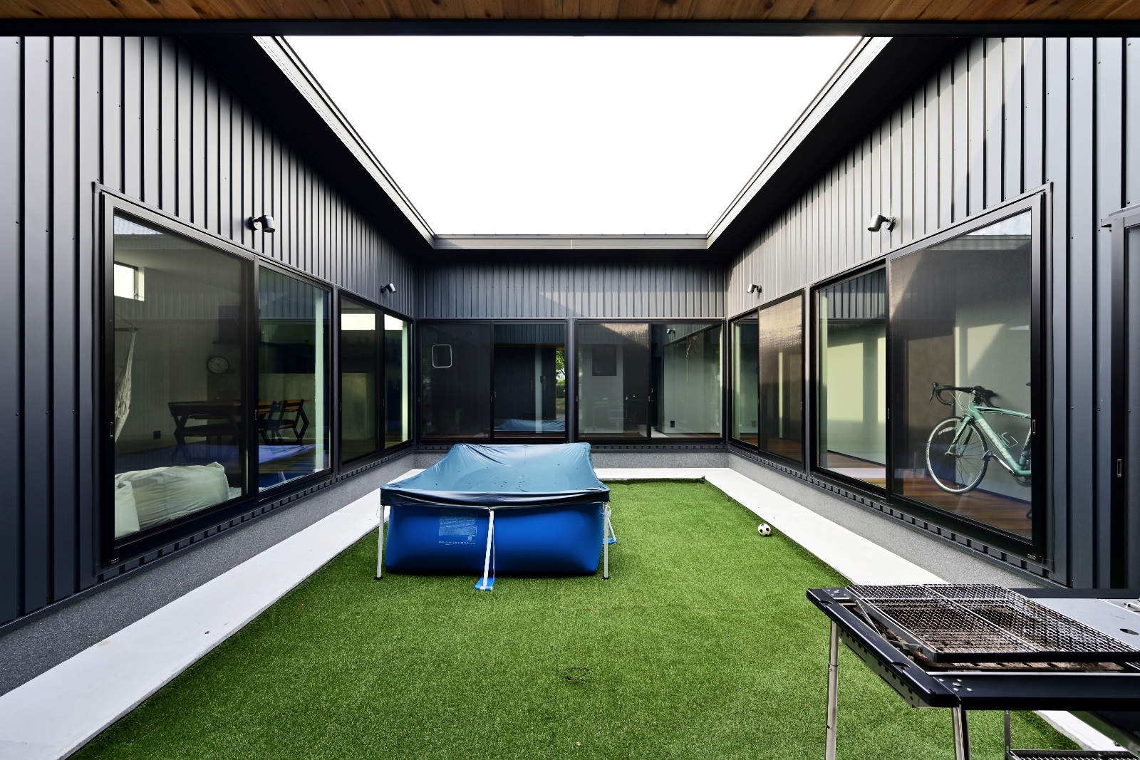 中と外が繋がる家